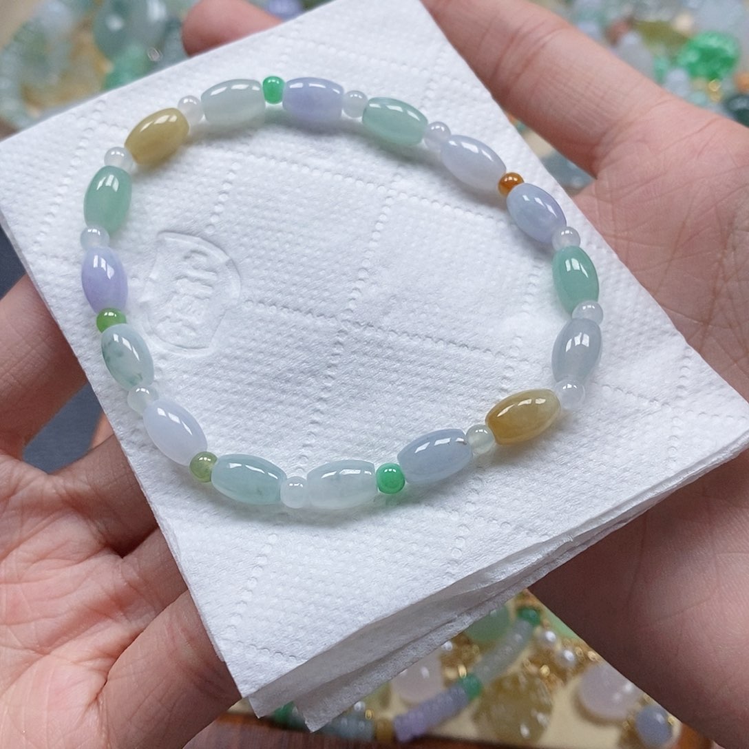 翡翠颈饰未镶嵌闪