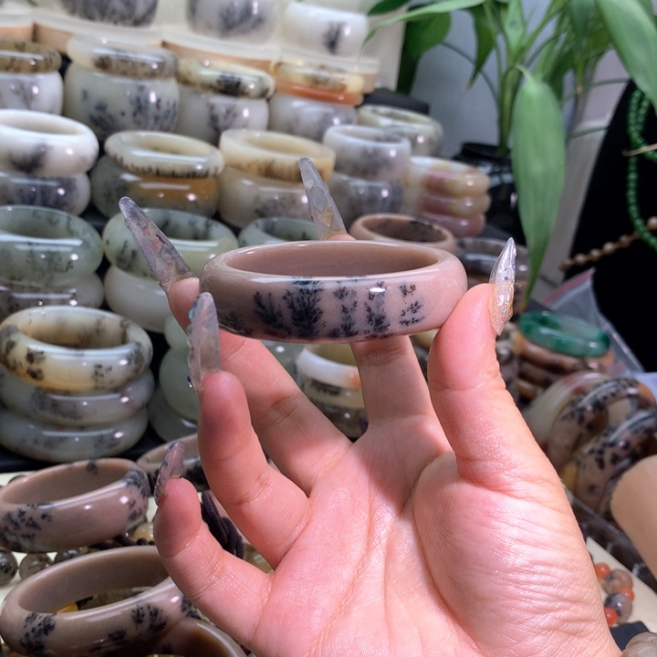 可***乐石英岩玉未镶嵌手镯