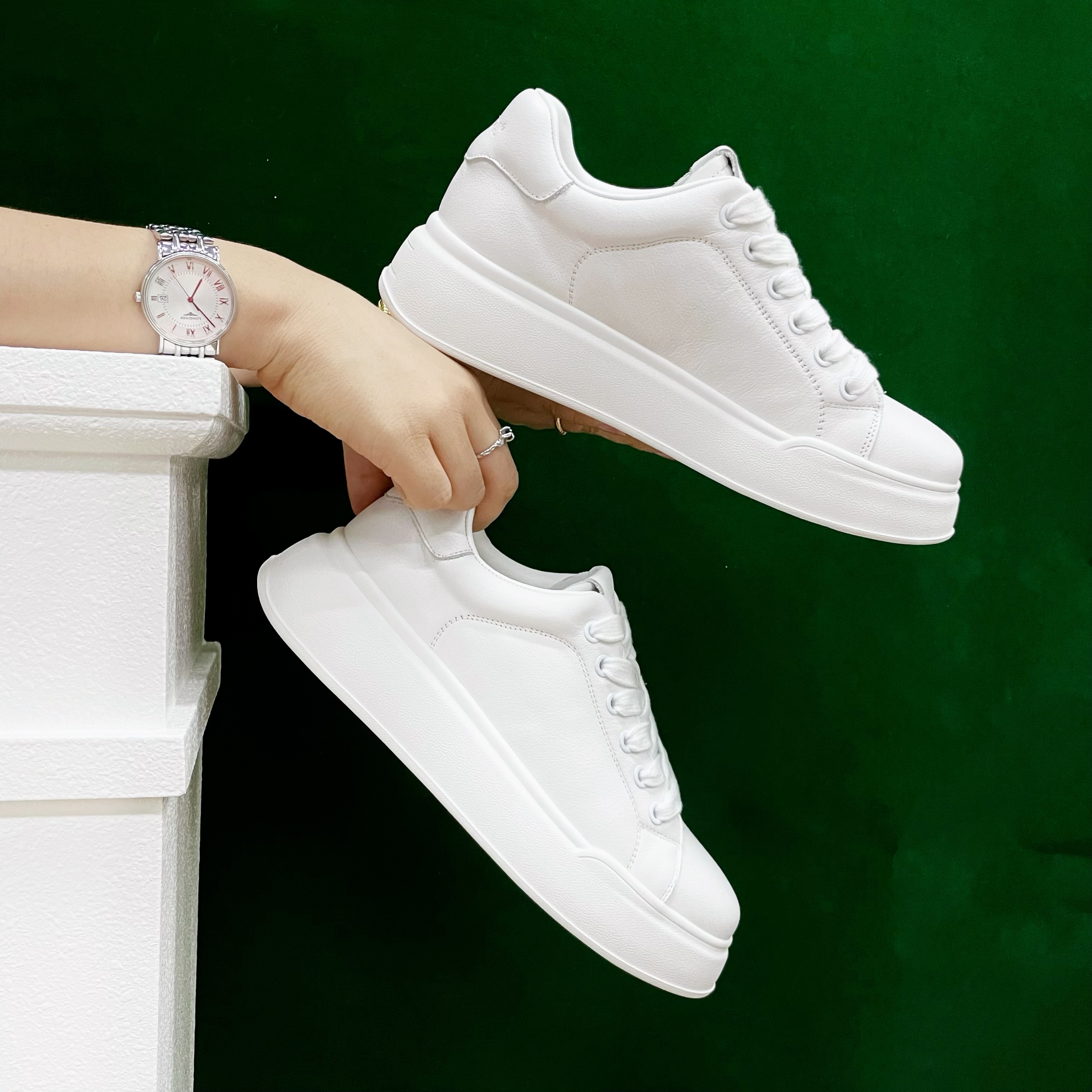 爆款2025真皮不累脚防滑小白鞋羊皮内里百搭运动鞋小白鞋真皮皮鞋