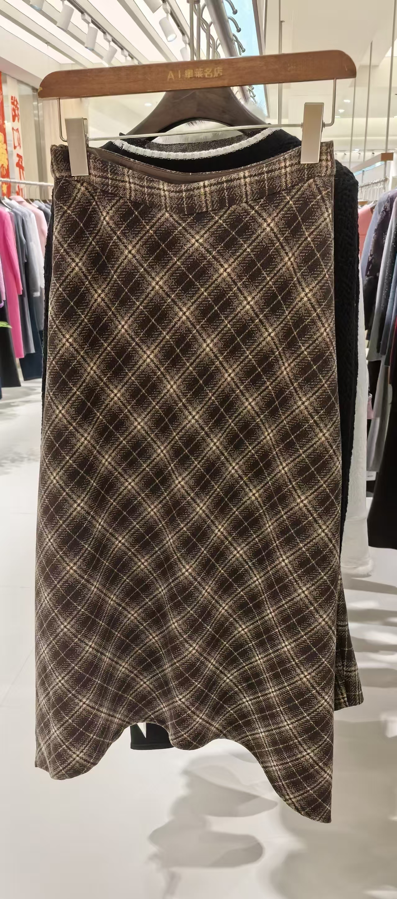 【南后】2025新款冬季时百搭格纹条绵羊毛休闲半裙-66592裙长90