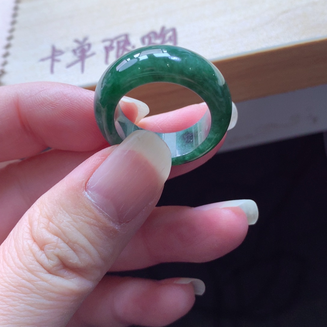 翡翠颈饰未镶嵌吊坠