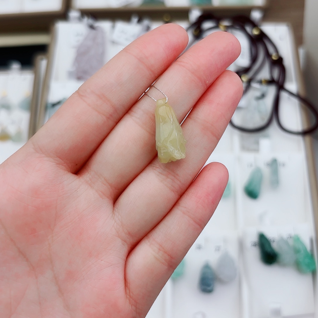 翡翠颈饰未镶嵌?*白菜