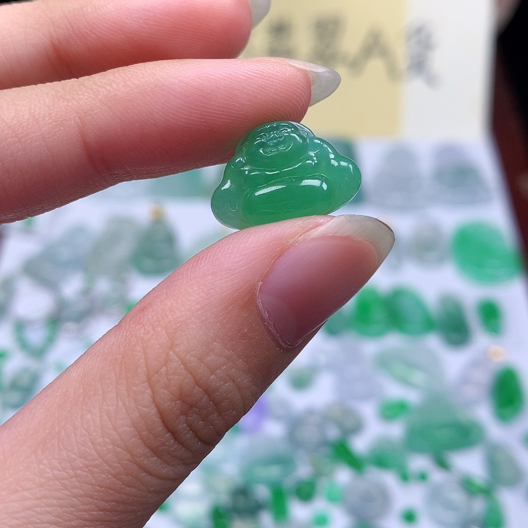 翡翠裸石缅甸天然A货翡翠阳绿佛公