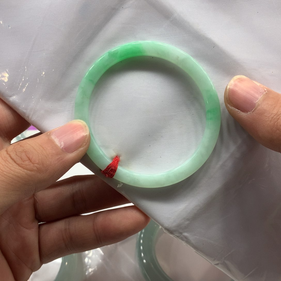 翡翠手镯未镶嵌叮当微瑕