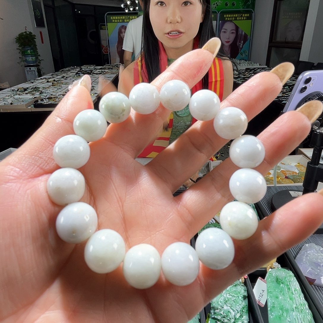 颈饰未镶嵌翡翠一