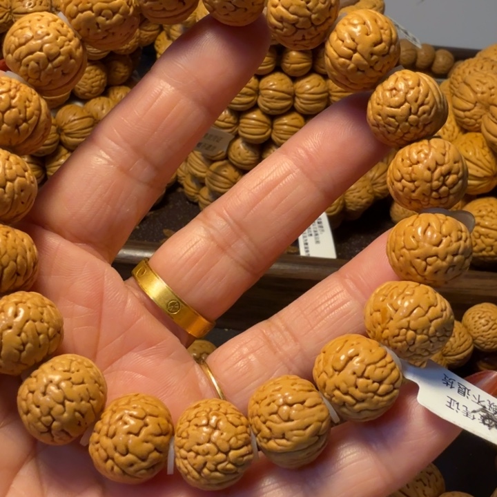 精品桃核精品铁扇