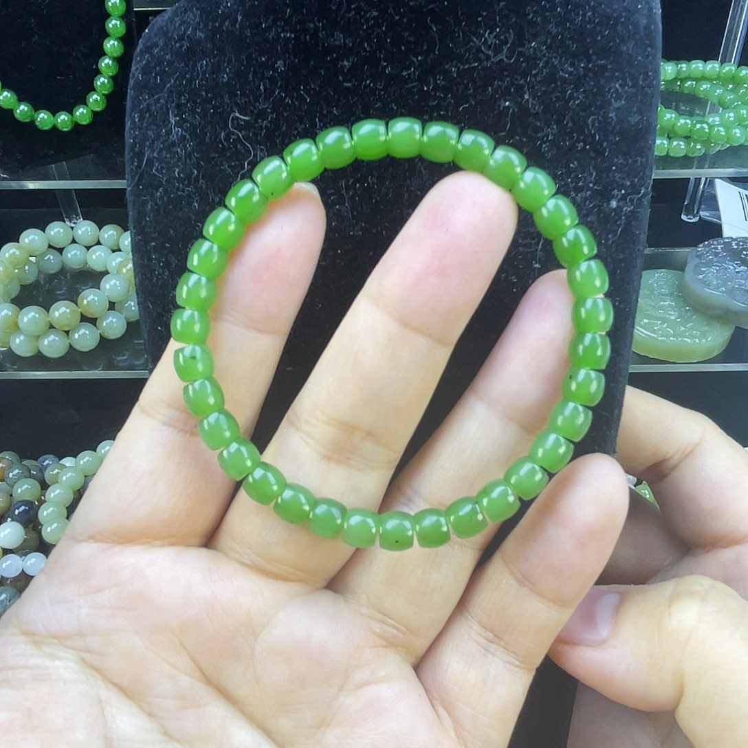 惊***i和田玉（碧玉）未镶嵌手链
