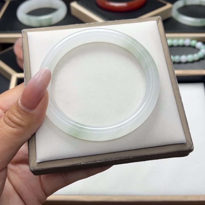 石英质玉手镯未镶嵌快****╃