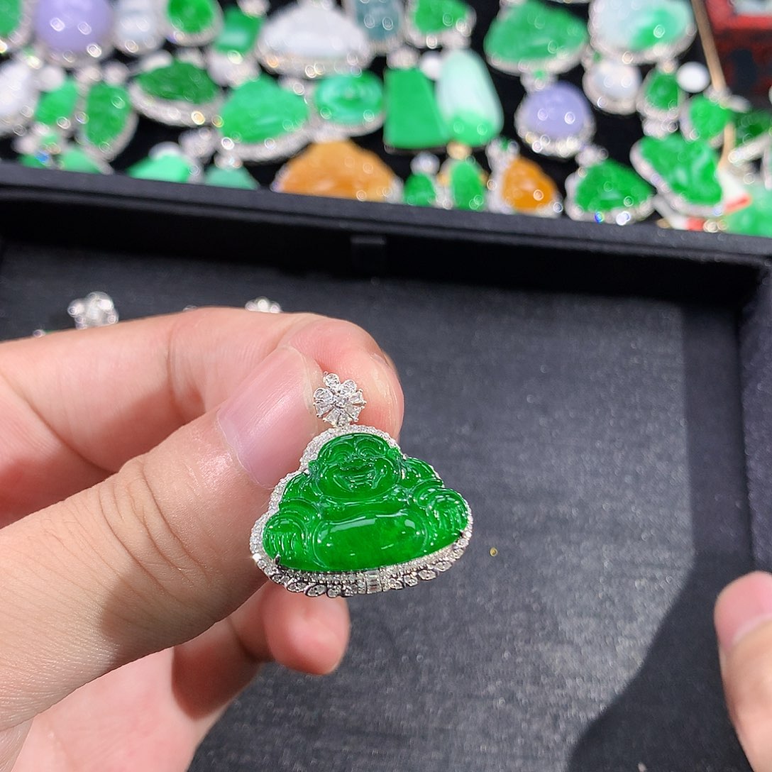 翡翠18K金镶嵌颈饰