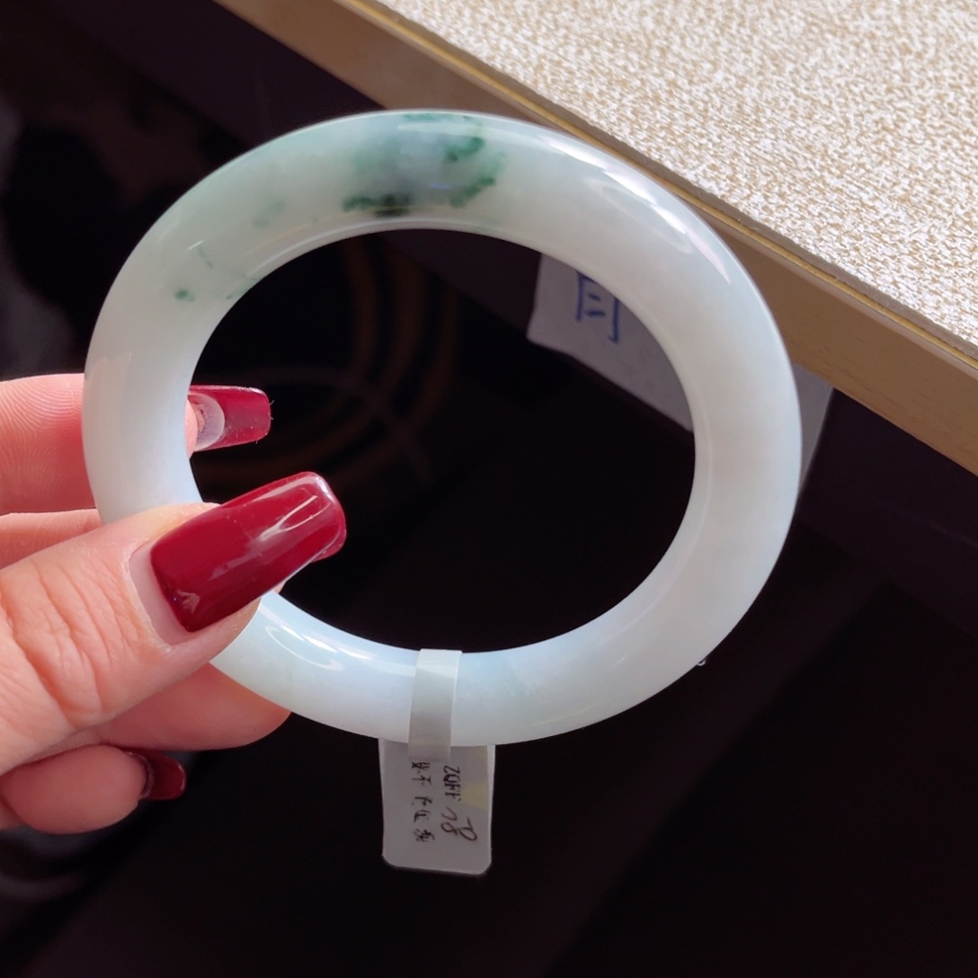 翡翠手镯未镶嵌手镯