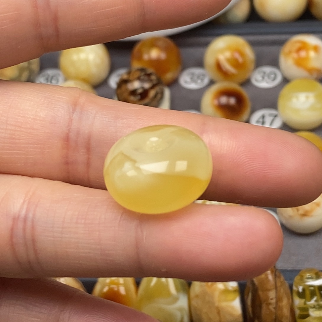 蜜蜡珠宝奇石未镶嵌