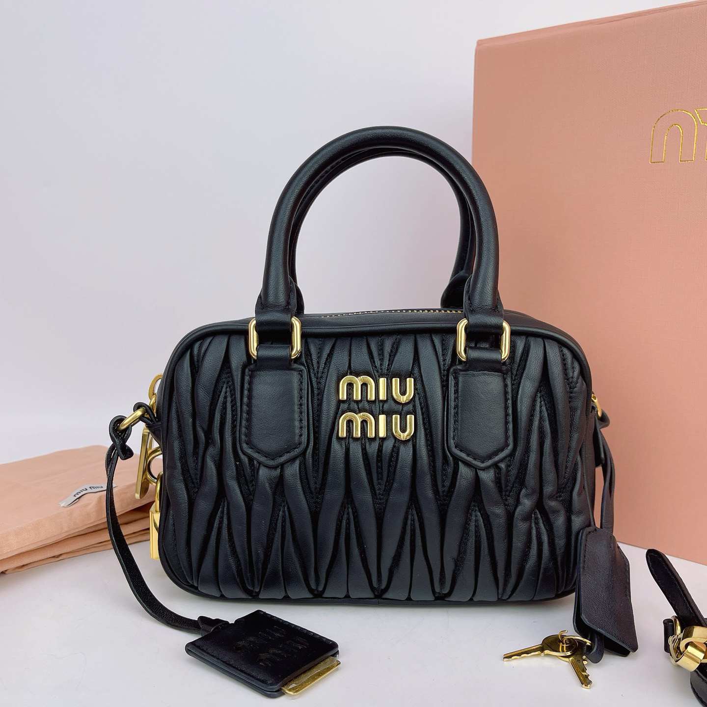 95新 MIU MIU/缪缪 缪缪 黑色褶皱手提单肩包底长20 M755