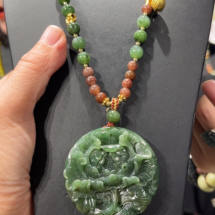 吊坠(赠链)未镶嵌和田玉（碧玉）