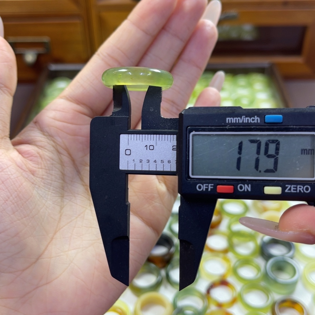 蛇纹石玉未镶嵌手镯14