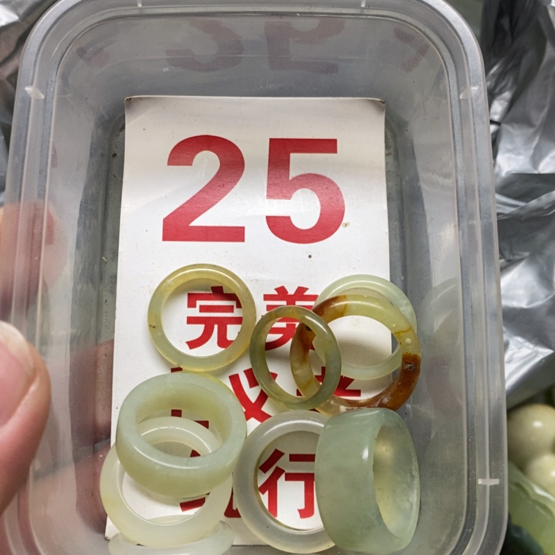 蛇纹石玉挂坠未镶嵌