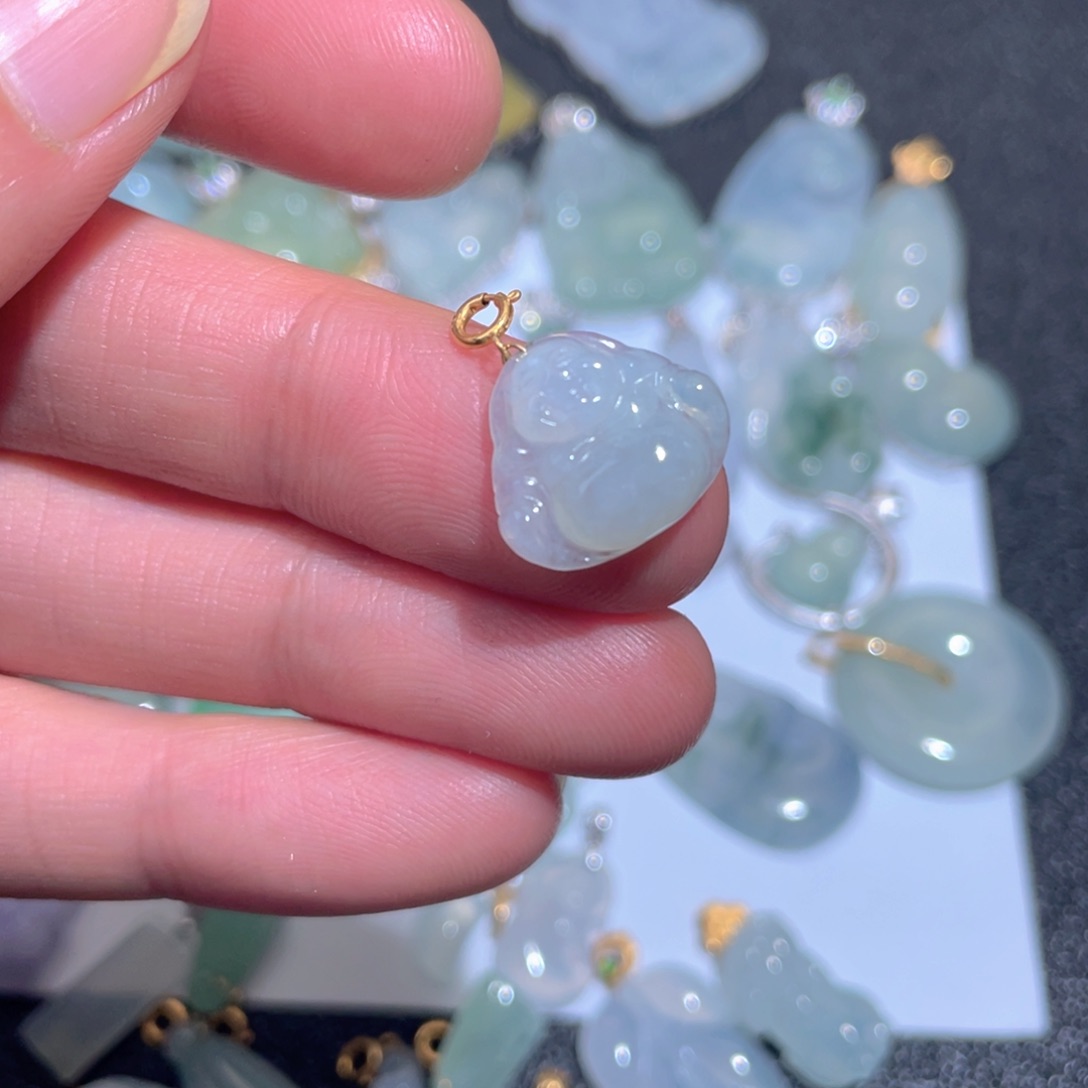 翡翠颈饰18K金镶嵌翡翠