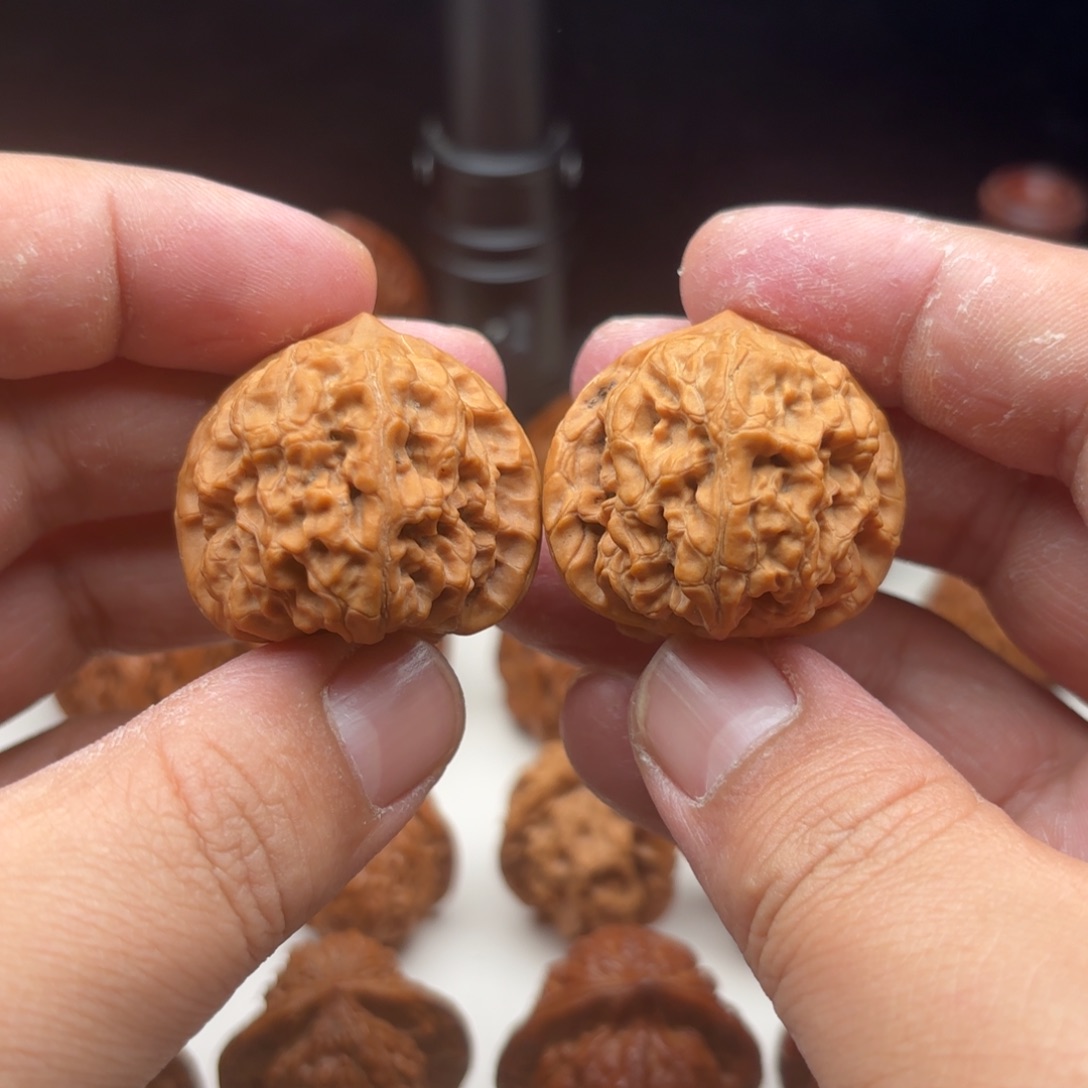 吊坠文玩核桃梨木台