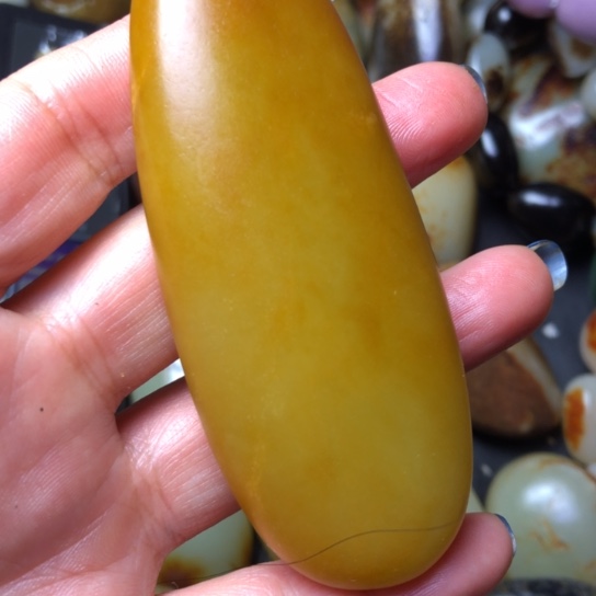 不***士和田玉（翠青玉）未镶嵌珠宝奇石