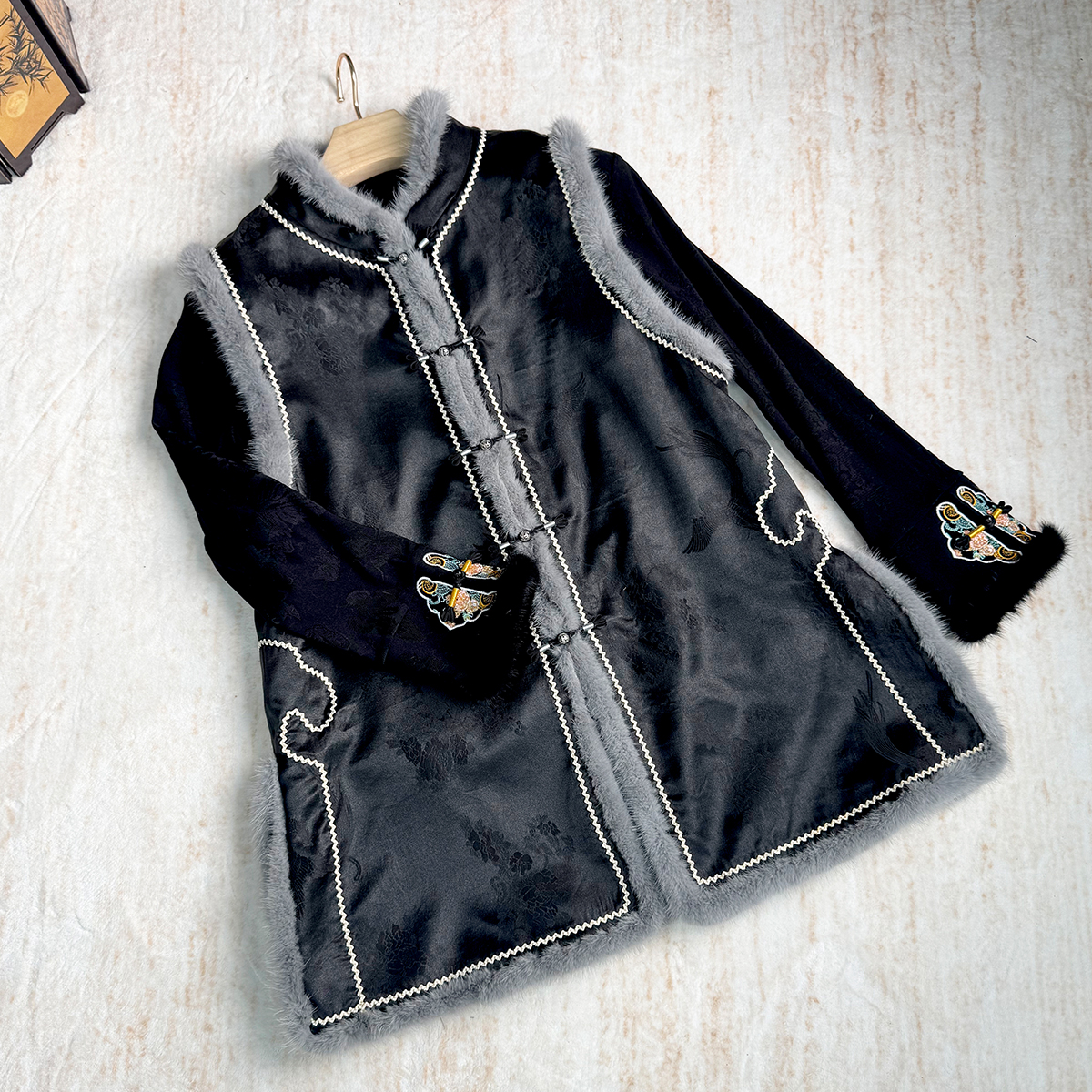 【卷卷新中式】”墨云“香云纱油皮老料高配拼水貂毛丝绵马甲双穿秋冬