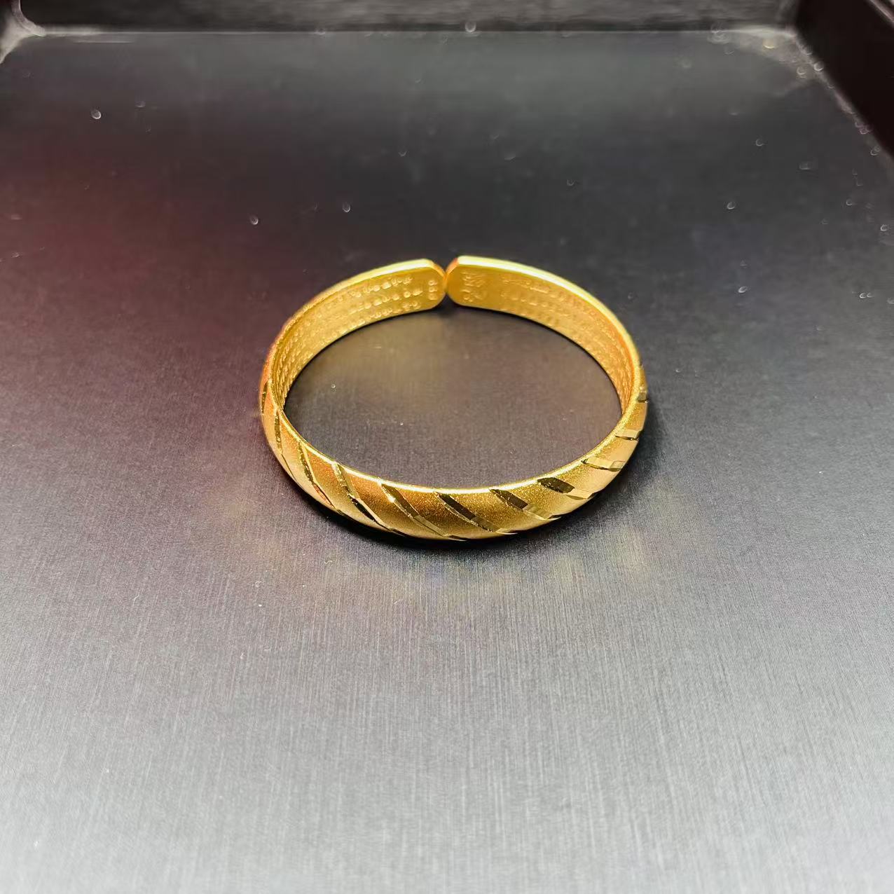 ZZ轻奢精品手镯J40