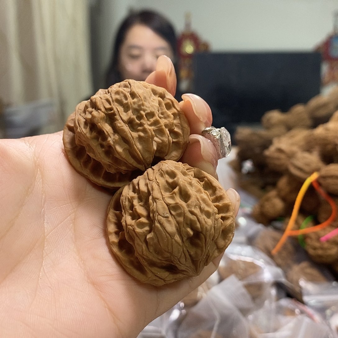 把件文玩核桃溦*玉玺三棱有虫眼