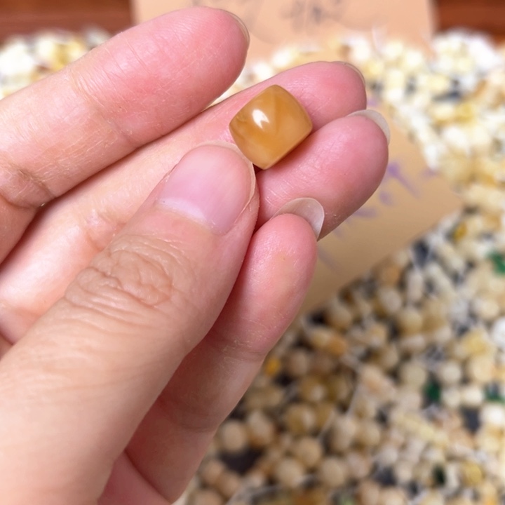 蜜蜡未镶嵌裸石10.5mm一个
