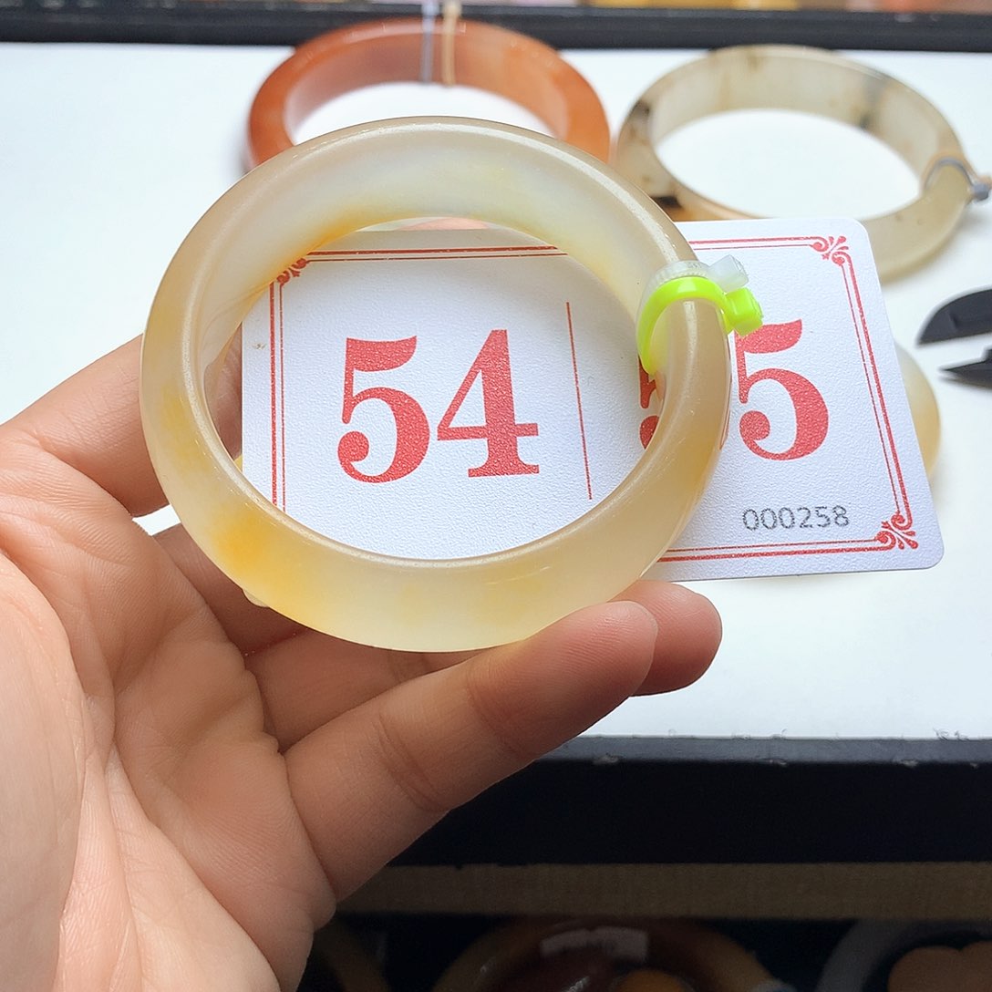 未镶嵌石英质玉（黄龙玉）手镯拾*