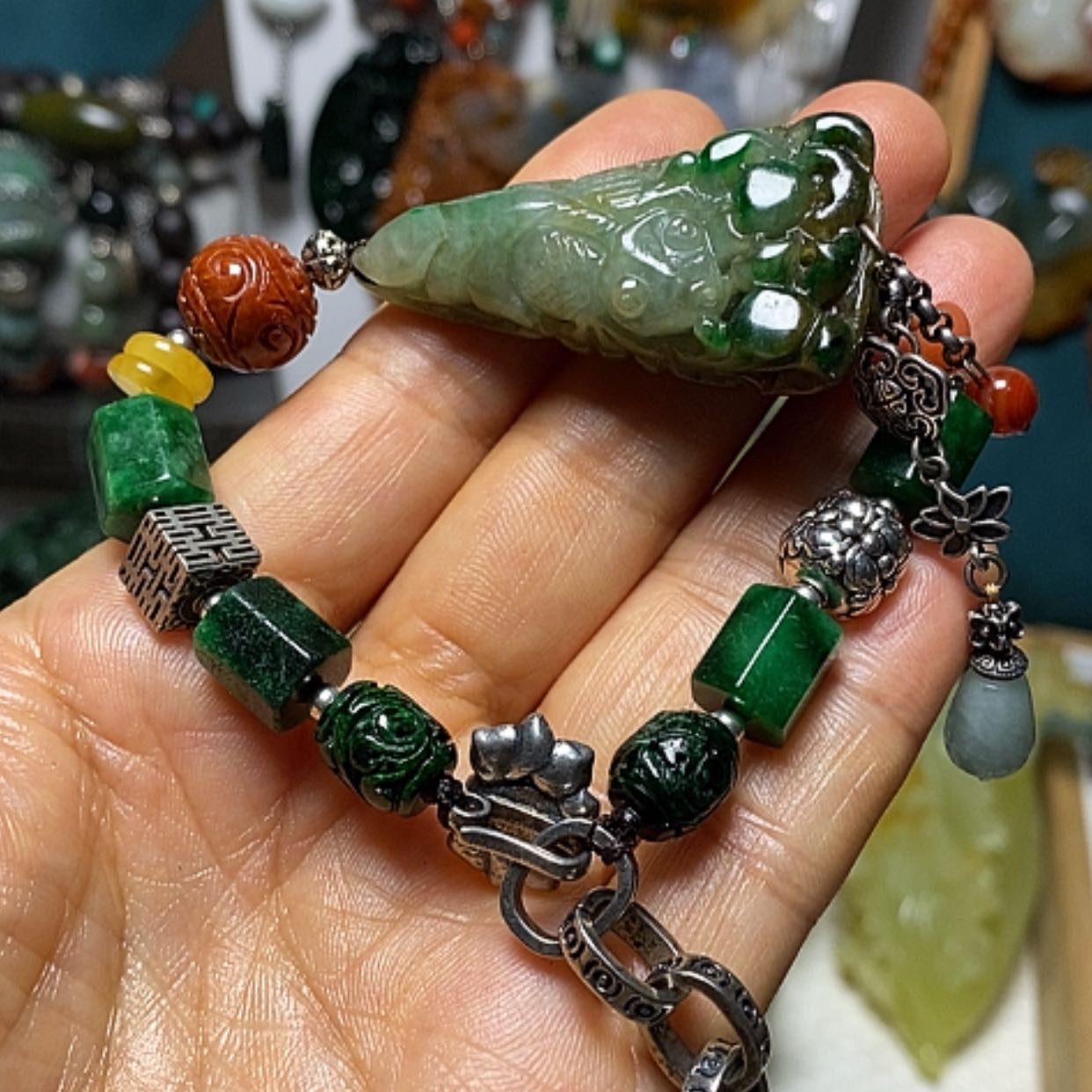 【闪购商品】翡翠未镶嵌吊坠(赠链)