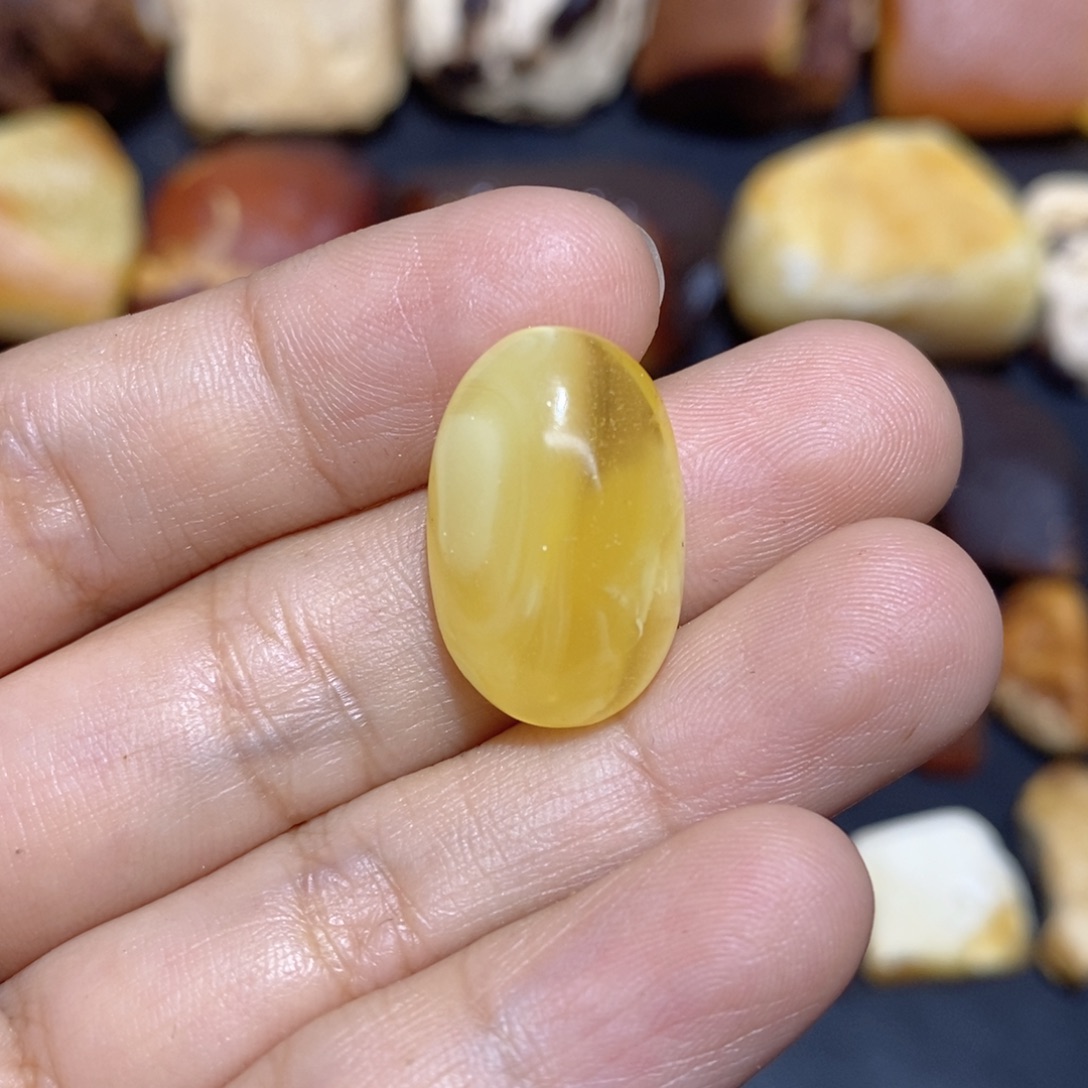 琥珀未镶嵌颈饰蜜蜡原石