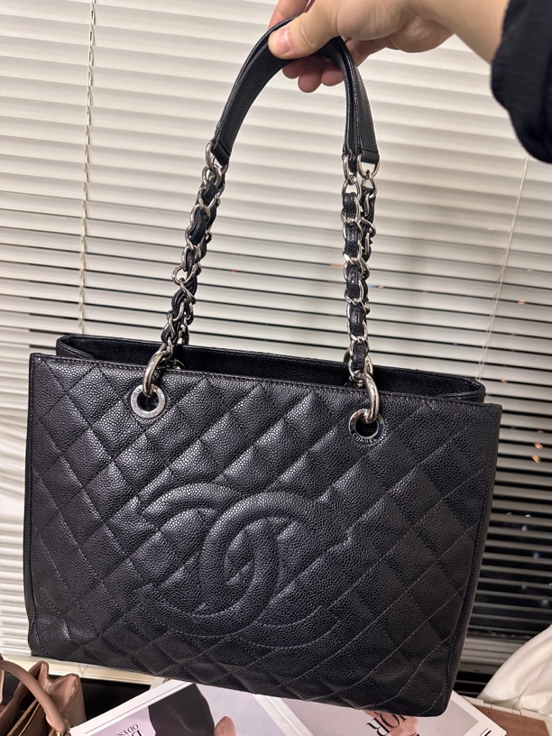95新 Chanel/香奈儿 经典黑色鱼子酱托特包中号单肩包