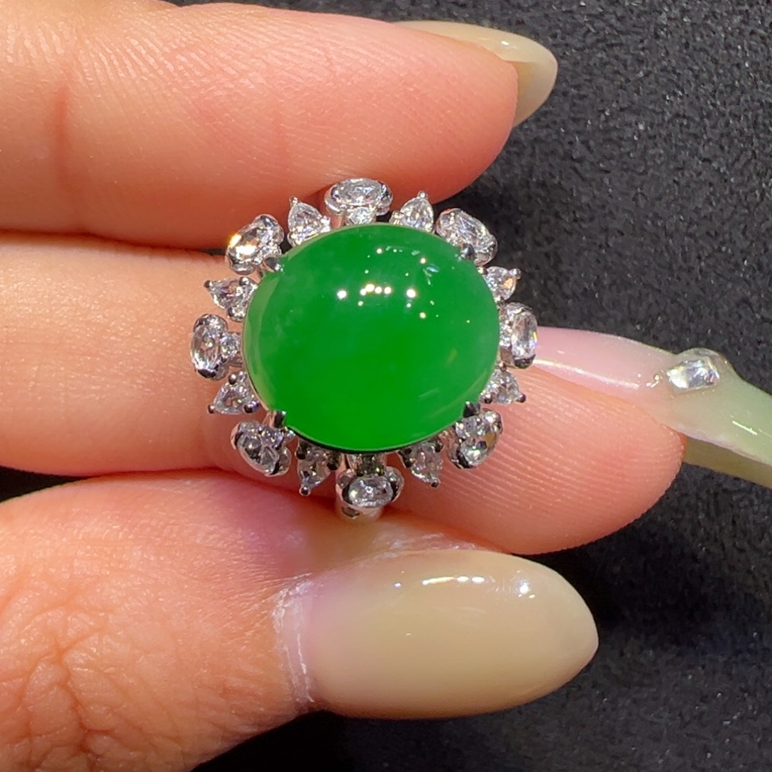 翡翠18K金镶嵌戒指蛋面