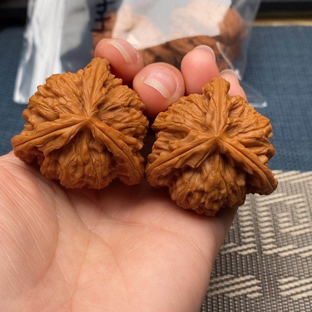 我***️吊坠文玩核桃三棱