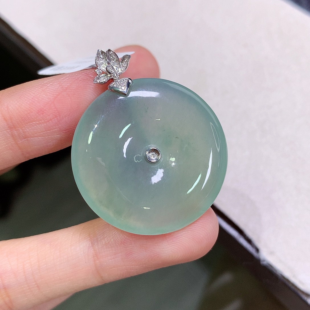 翡翠18K金镶嵌颈饰