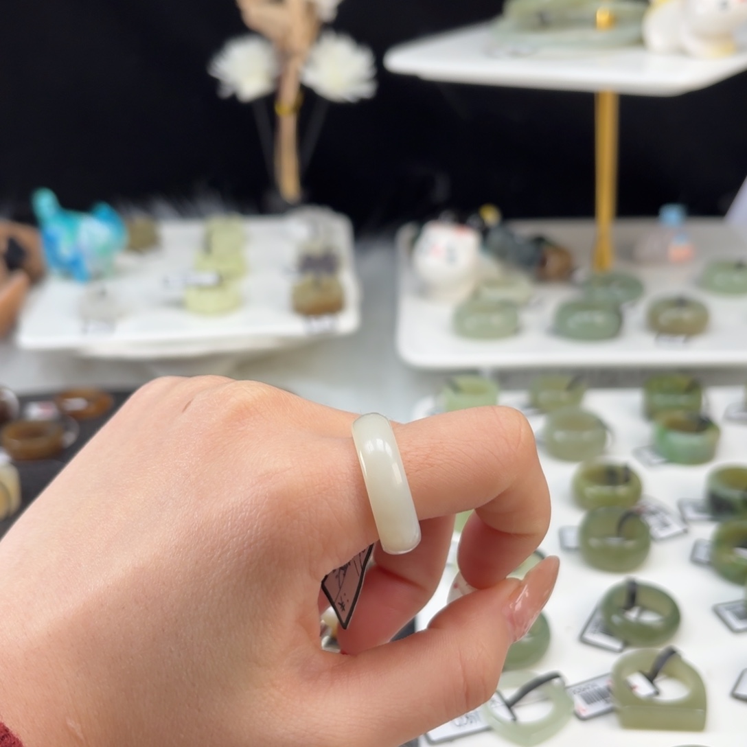 和田玉未镶嵌戒指O7暖白圆条18.1