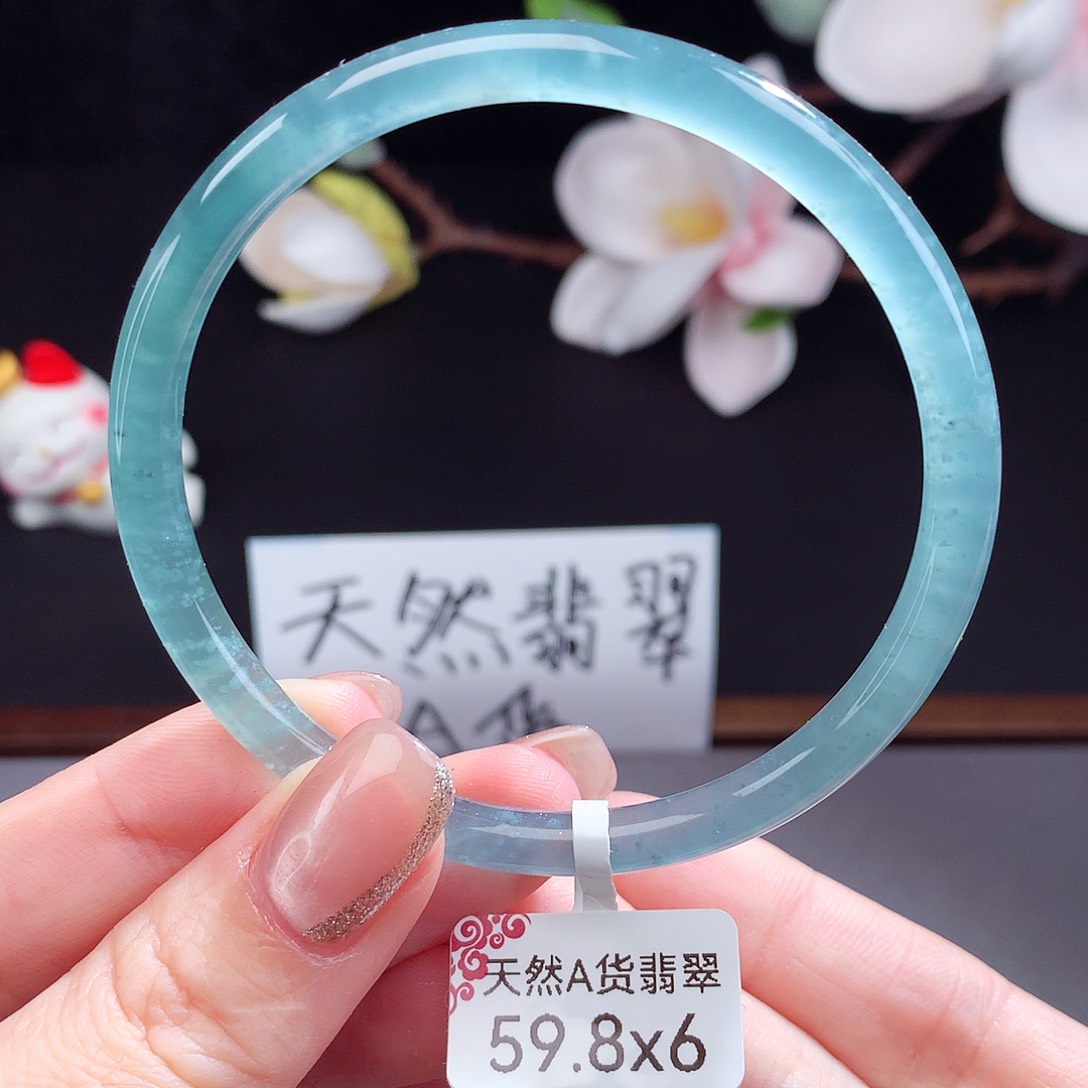 翡翠手镯（圆镯）未镶嵌