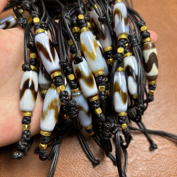 a233 虎牙天珠玛瑙脖挂（多样性发其一）