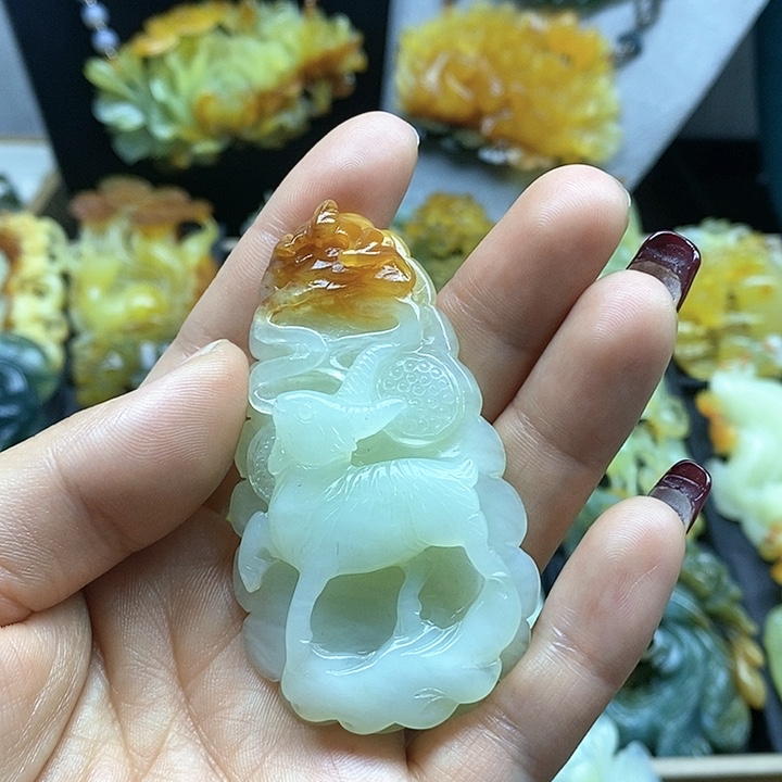 蛇纹石玉挂件未镶嵌