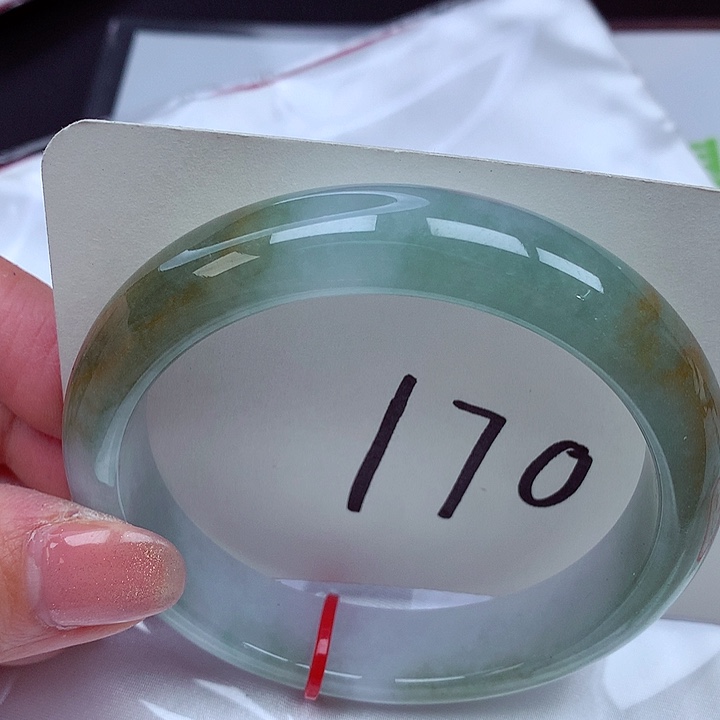 翡翠手镯未镶嵌翡翠