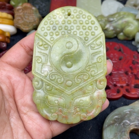 蛇纹石玉颈饰未镶嵌20