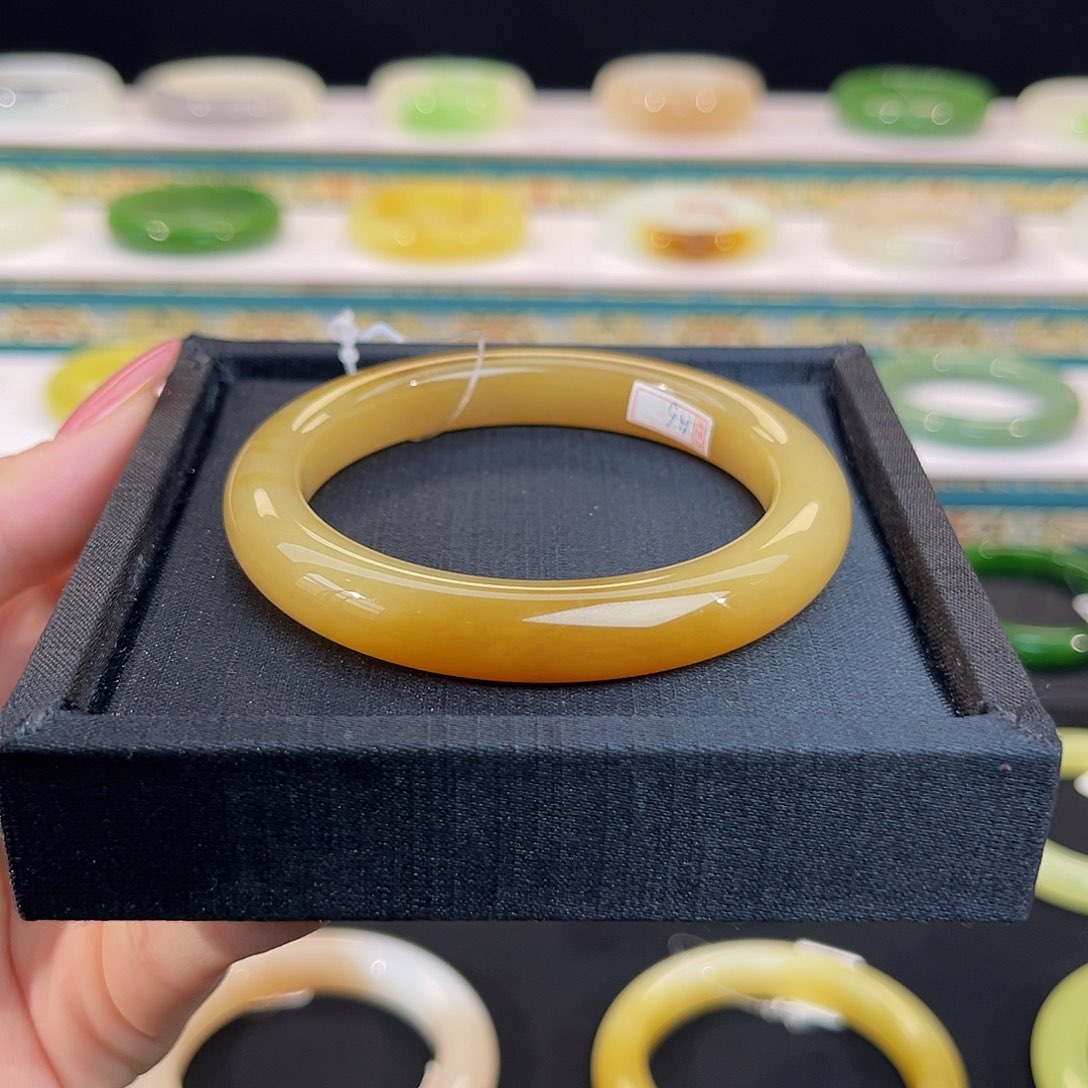 未镶嵌手镯和田玉蜜红糖手镯