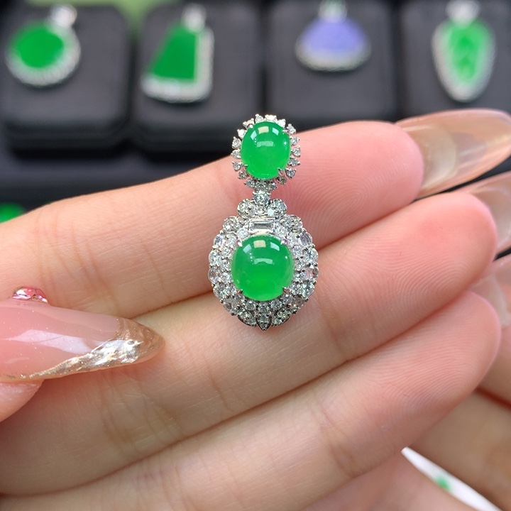 翡翠吊坠(不含链)18K金镶嵌