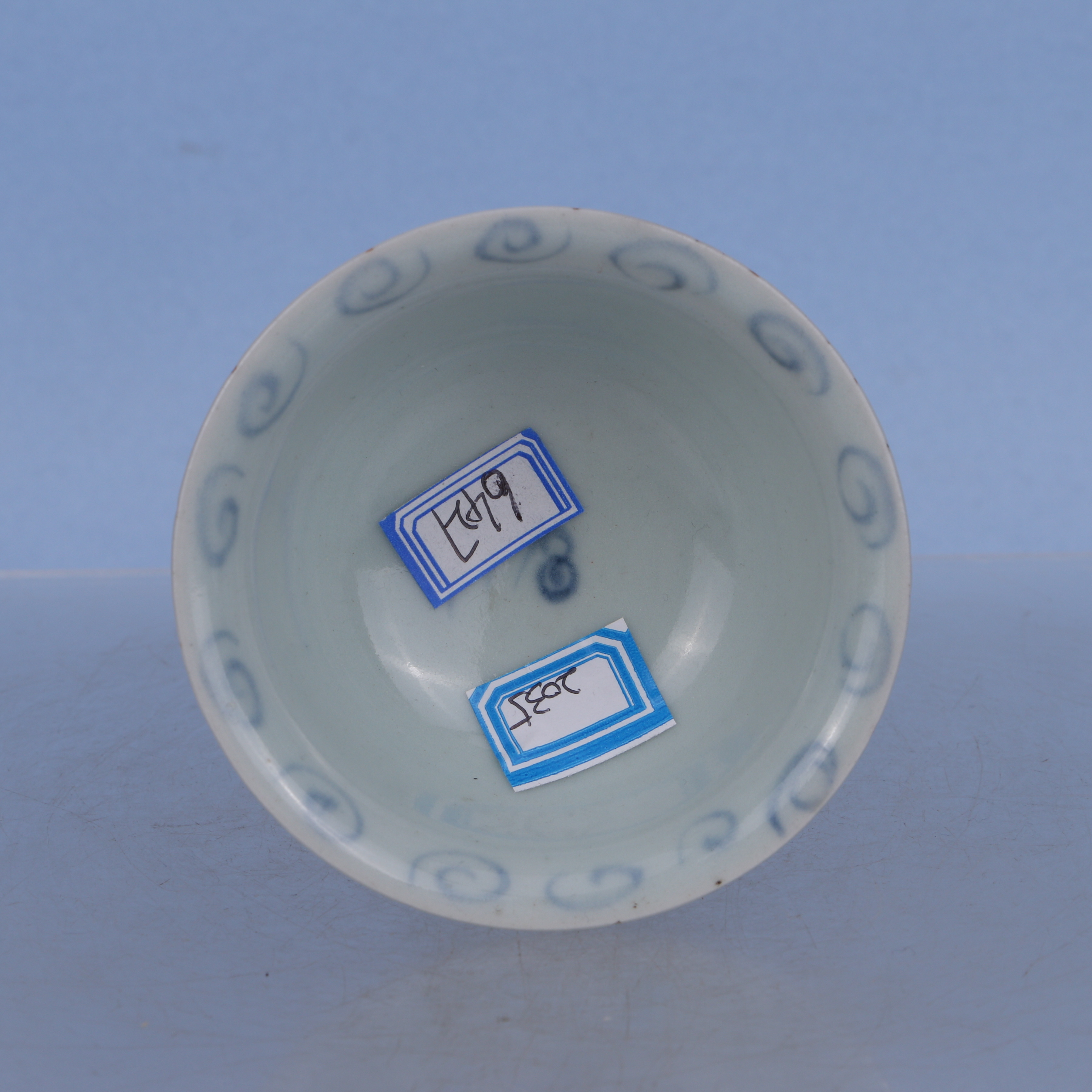 231   元  青花缠枝花卉碗