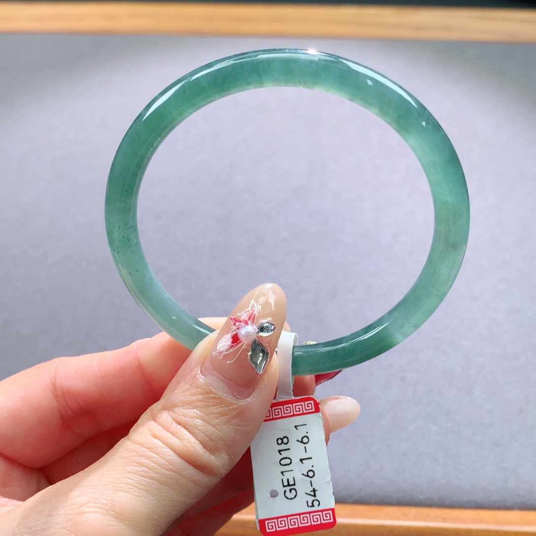 翡翠手镯未镶嵌天然翡翠手镯叮当镯