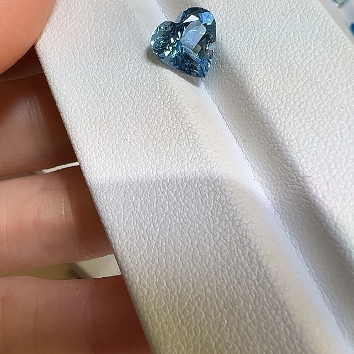 海蓝宝石裸石未镶嵌2.23ct心形