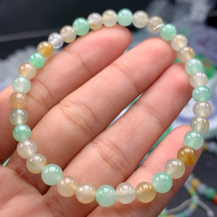 翡翠手镯未镶嵌卡