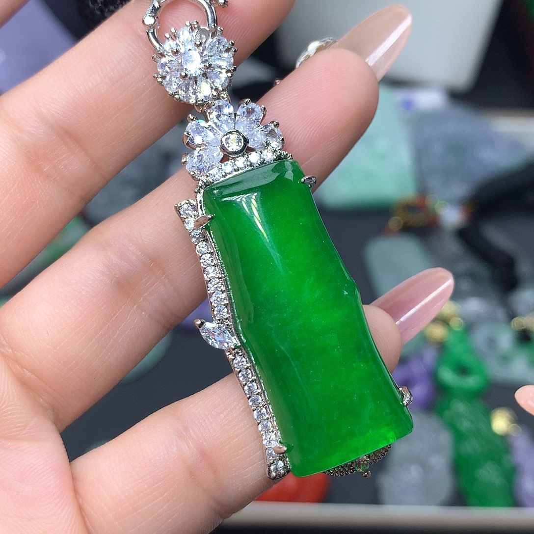 翡翠颈饰未镶嵌翡翠