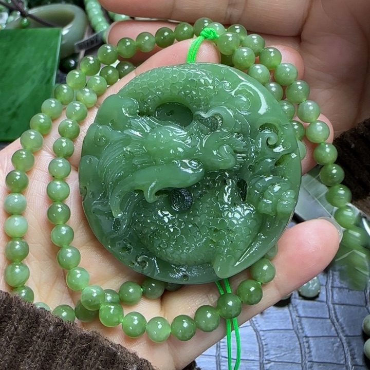 和田玉吊坠18K金镶嵌