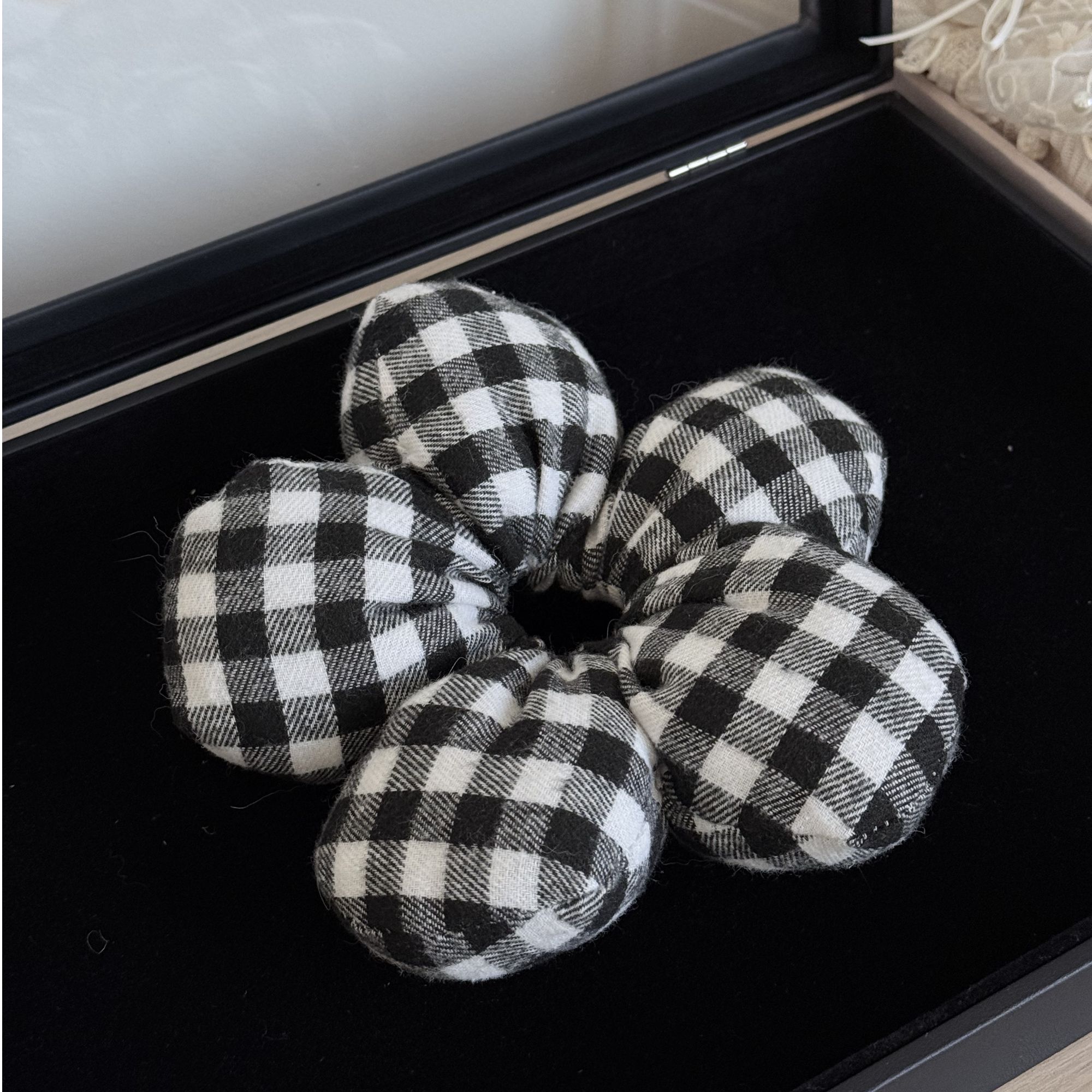 LL韩饰集合店格纹黑白花苞发圈 特价仅1