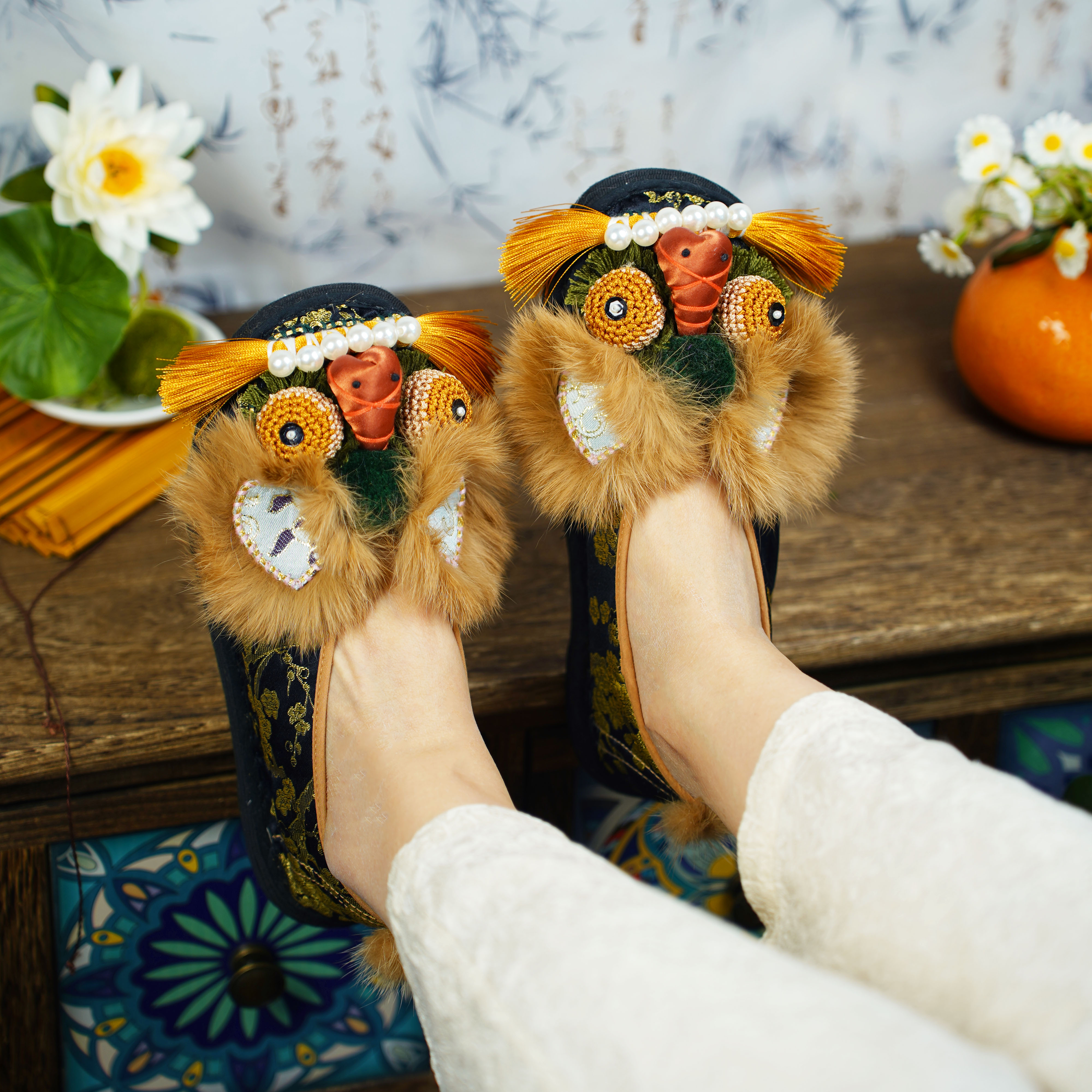  云之汀非遗国风虎头女百搭复古毛绒ins时尚网红古风平底立体包头