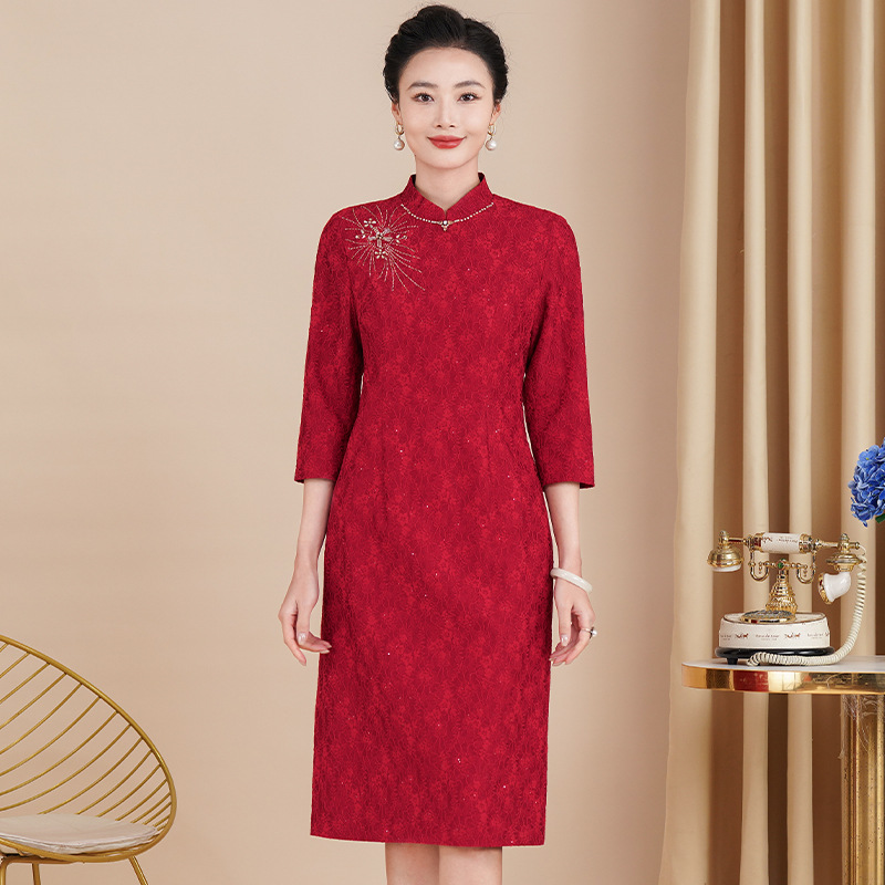 D116红色旗袍喜婆婆婚宴装2025春装七分袖礼服妈妈年轻大码蕾丝